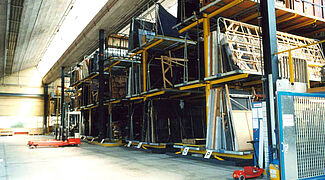 Mobile cantilever racking system